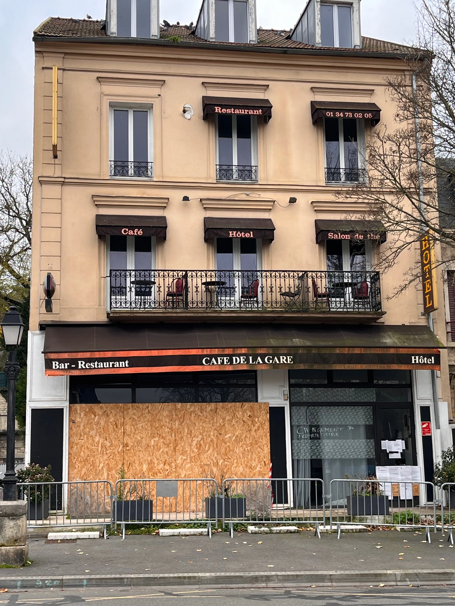 Hôtel avant - façade