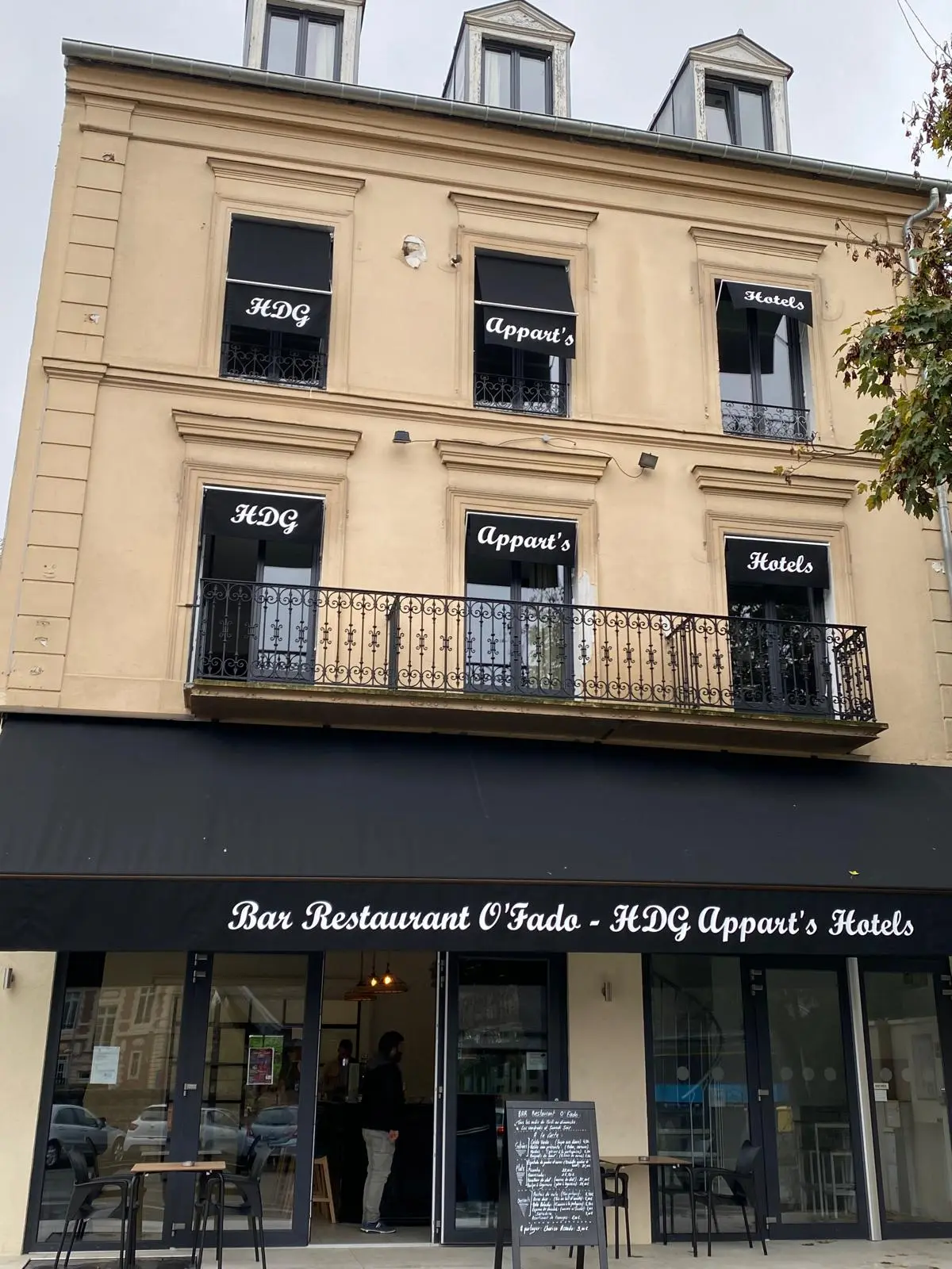 Hôtel après - façade